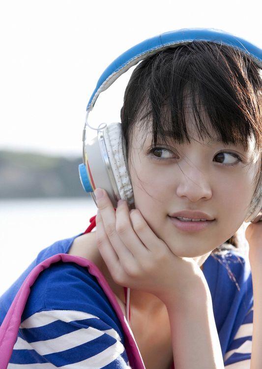 逢泽莉娜演绎阳光、海滩、王道美少女