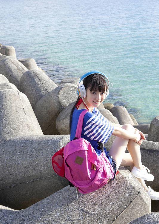 逢泽莉娜演绎阳光、海滩、王道美少女