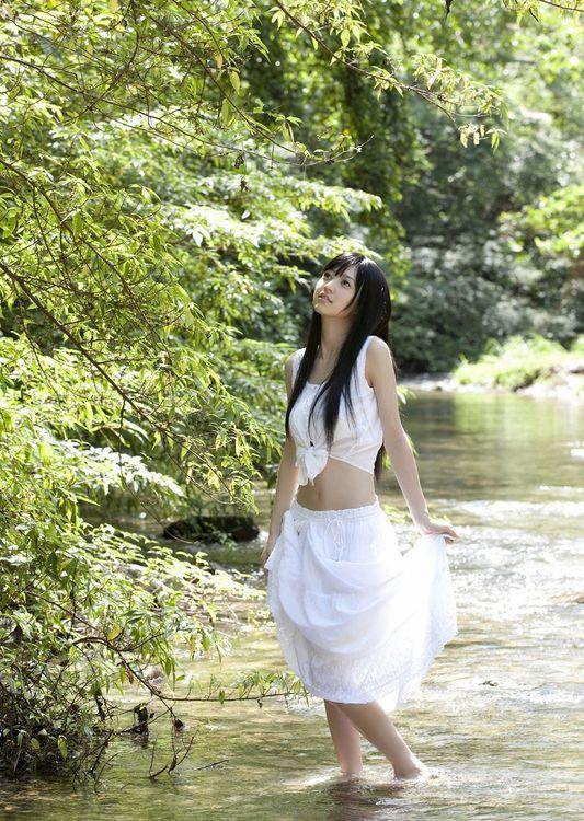 逢泽莉娜演绎阳光、海滩、王道美少女