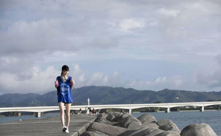 逢泽莉娜演绎阳光、海滩、王道美少女