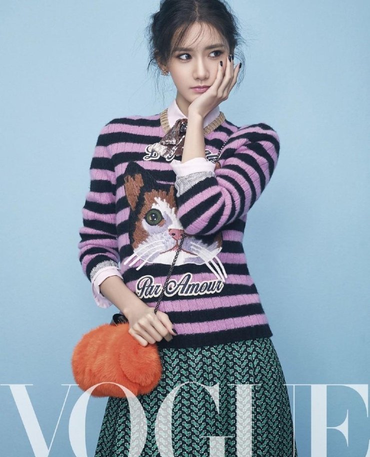 林允儿登台版杂志封面 成熟风情