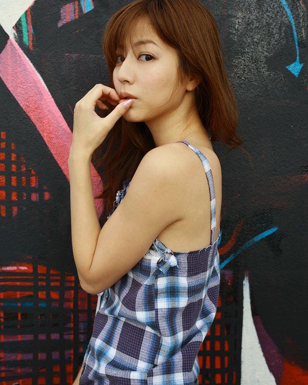 杉本有美俏皮街头写真 青春活力