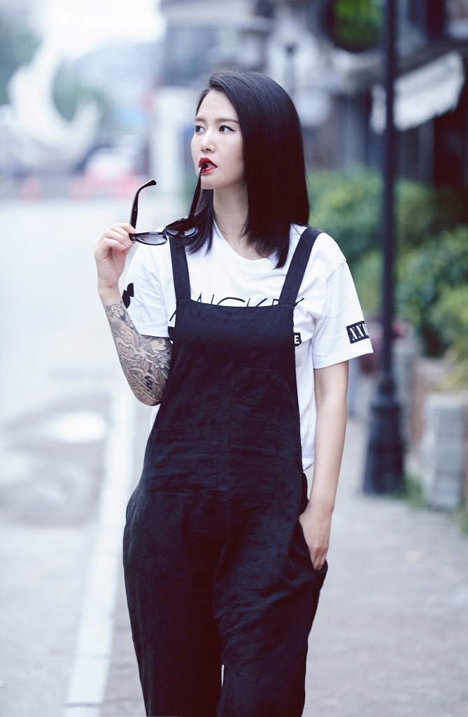 谭维维冷艳街拍霸道来袭