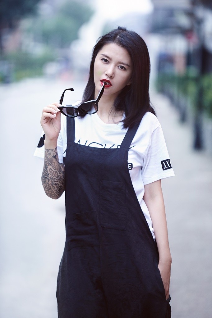 谭维维冷艳街拍霸道来袭