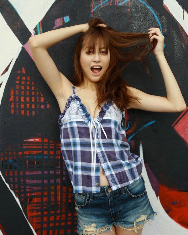 杉本有美俏皮街头写真 青春活力