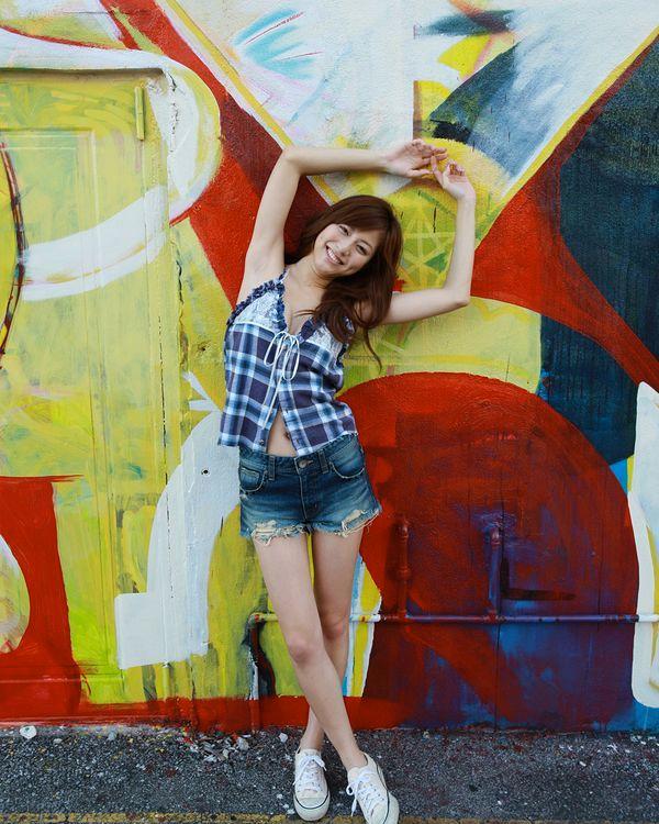 杉本有美俏皮街头写真 青春活力