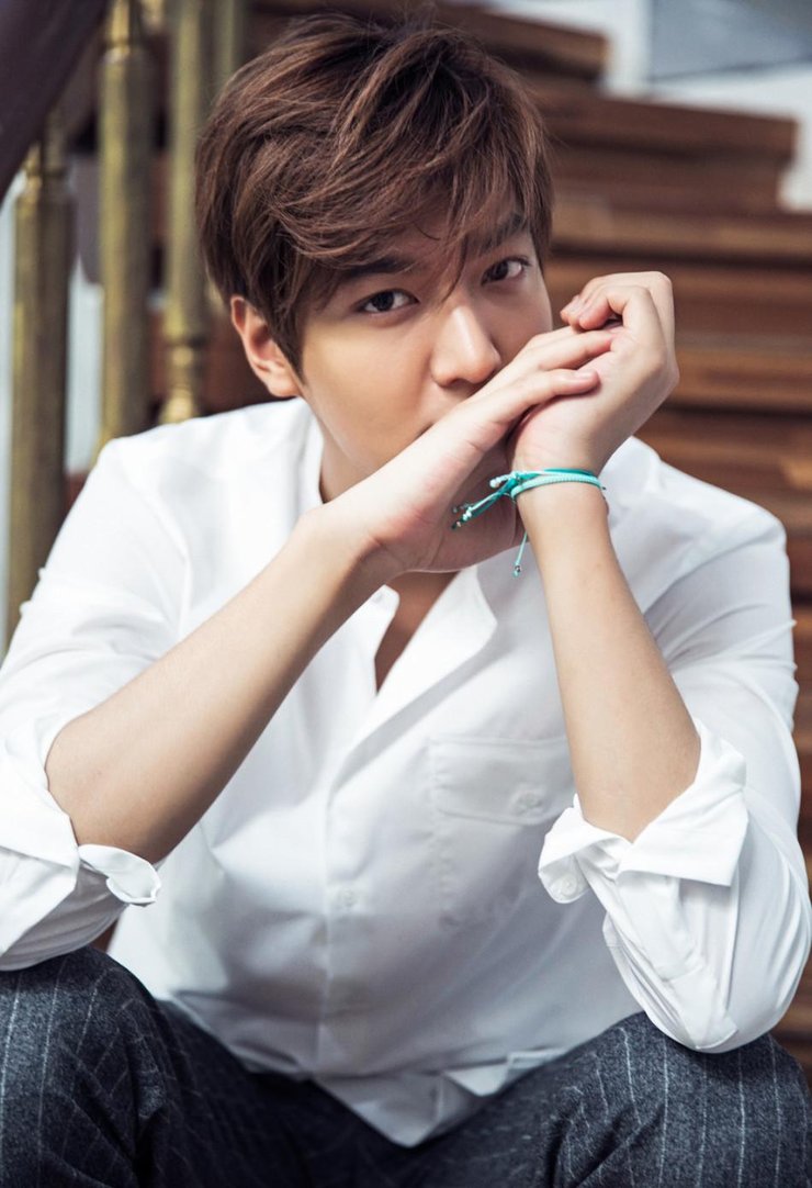 长腿欧巴李敏镐迎生日 回顾写真帅照