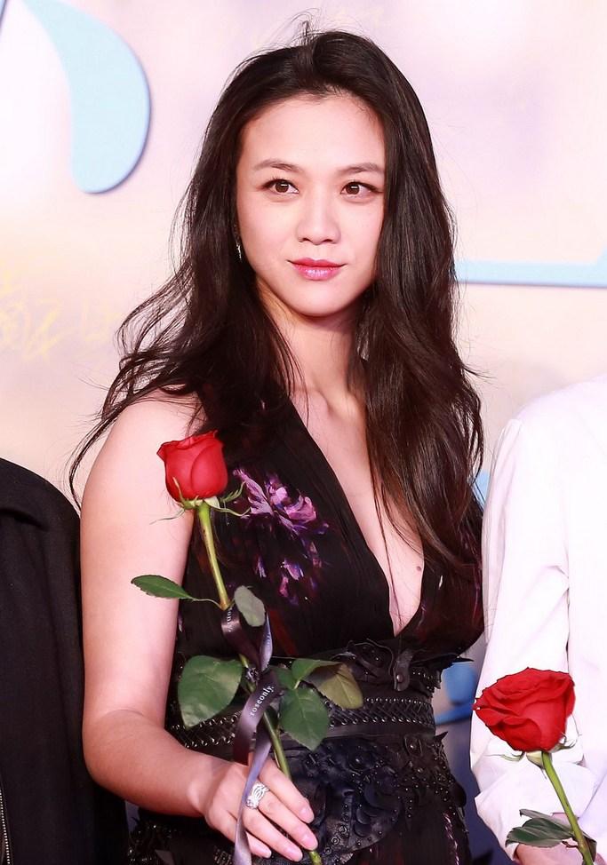 汤唯产后一周首现身 身材纤细哪像刚生完娃