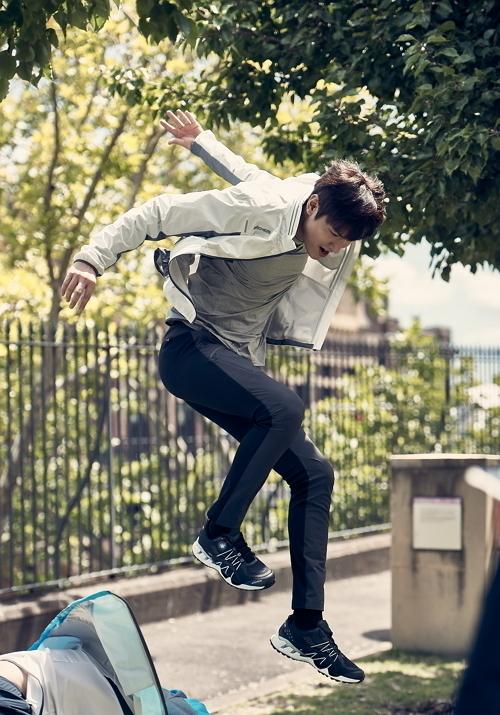 长腿欧巴李敏镐迎生日 回顾写真帅照