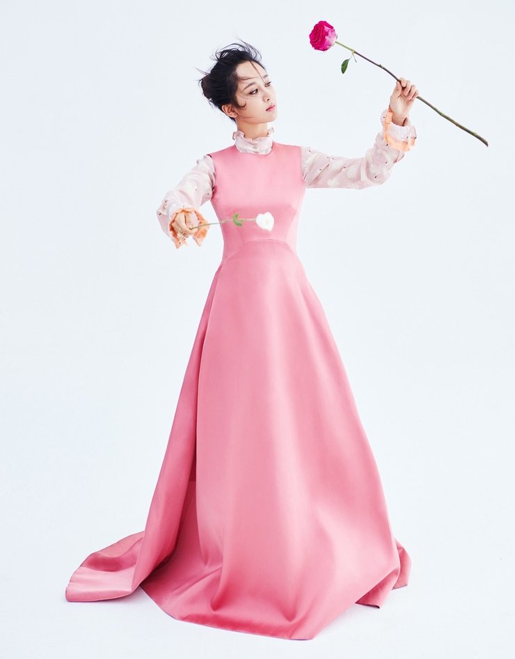 杨紫最新杂志大片惊艳上线