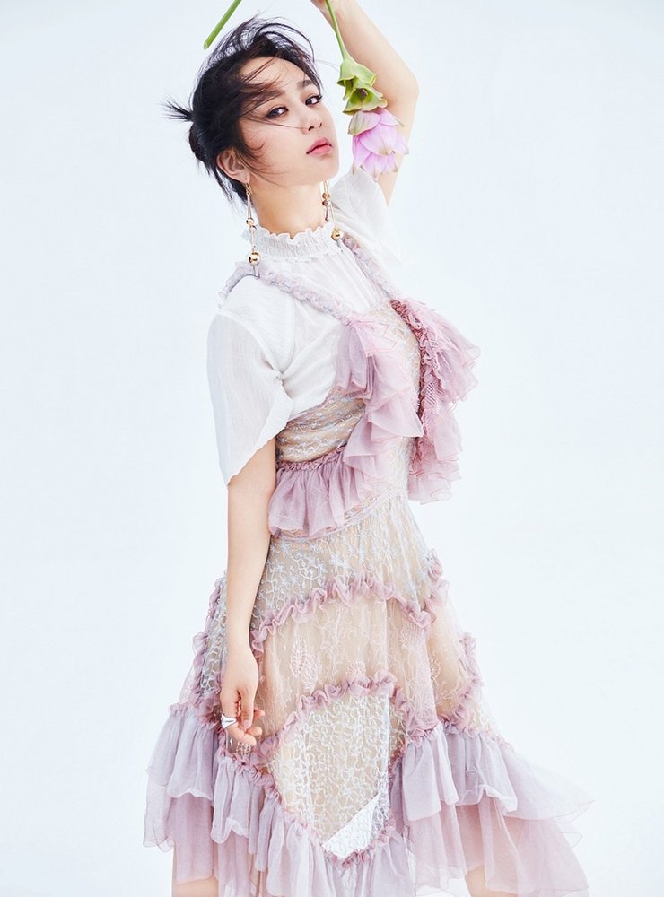 杨紫最新杂志大片惊艳上线