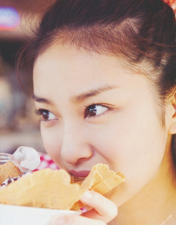 日本当红小花武井咲清新写真 娇俏动人