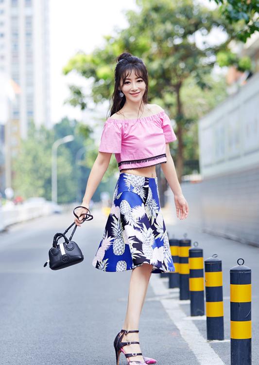 陈紫函性感露香肩 锥子脸马甲线抢镜