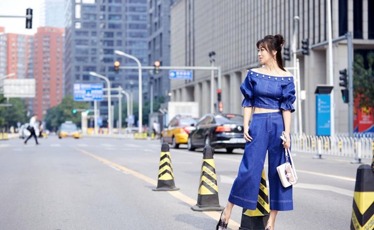 陈紫函性感露香肩 锥子脸马甲线抢镜