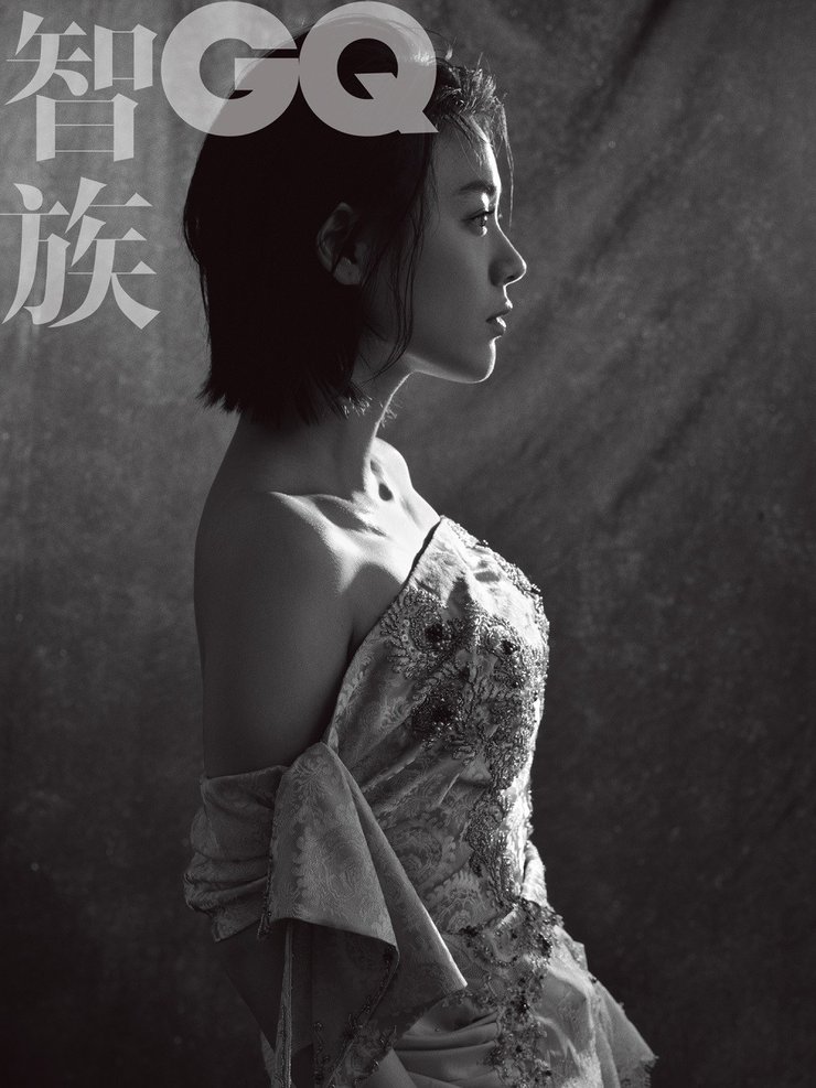 马思纯登时尚杂志 展现狂野一面