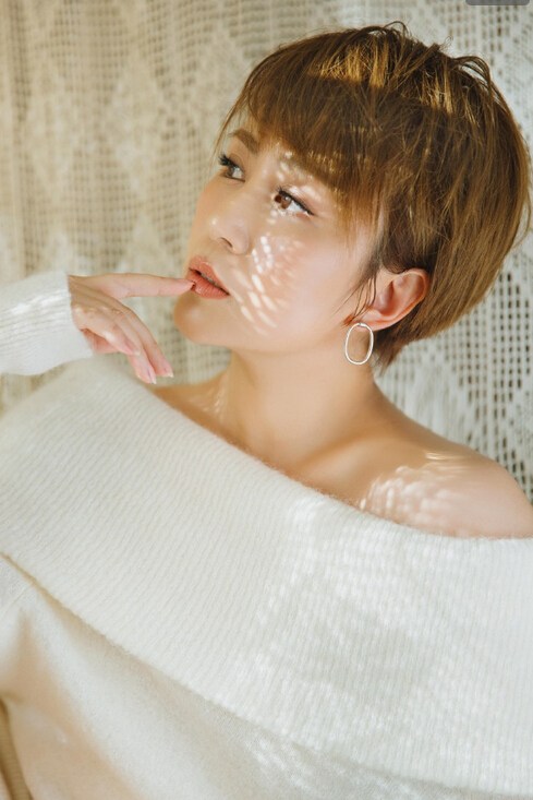 马丽大露香肩 告别东北大妞形象