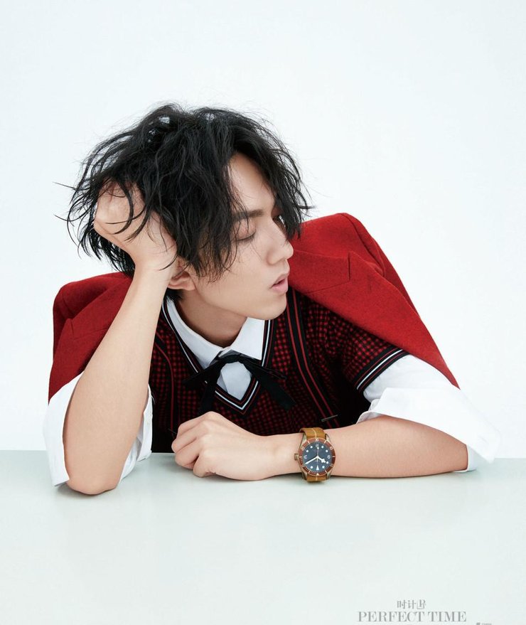 林宥嘉杂志大片曝光 红格套装展绅士气质