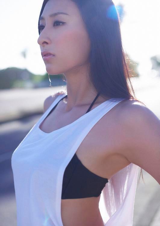 日本花滑选手浅田舞写真 熟女风情