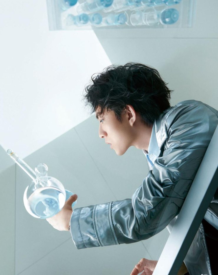 林宥嘉杂志大片曝光 红格套装展绅士气质