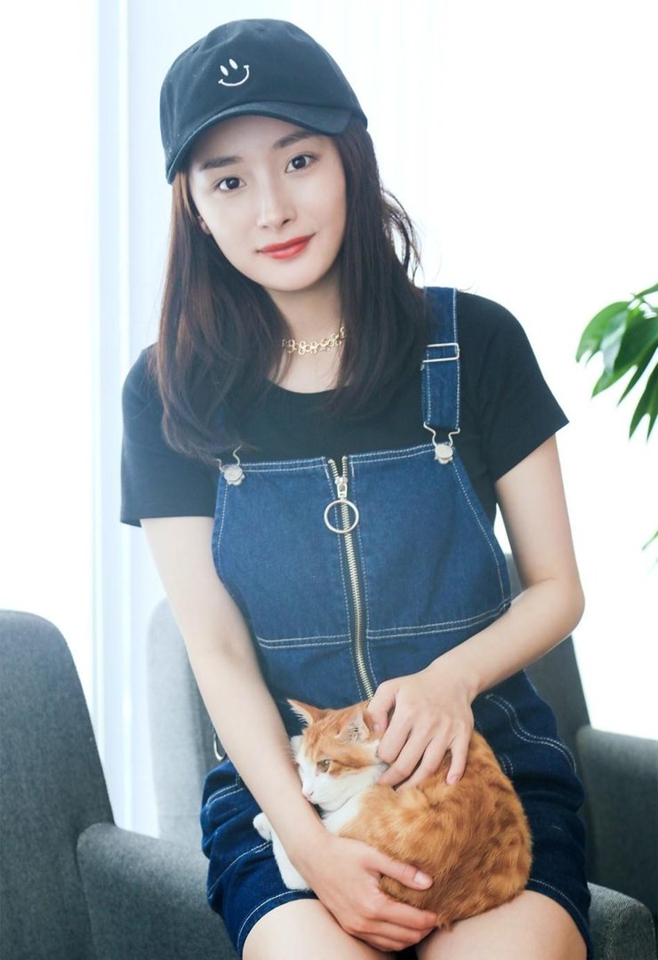 论私服只服杨幂 必杀技美腿美颜看呆你!