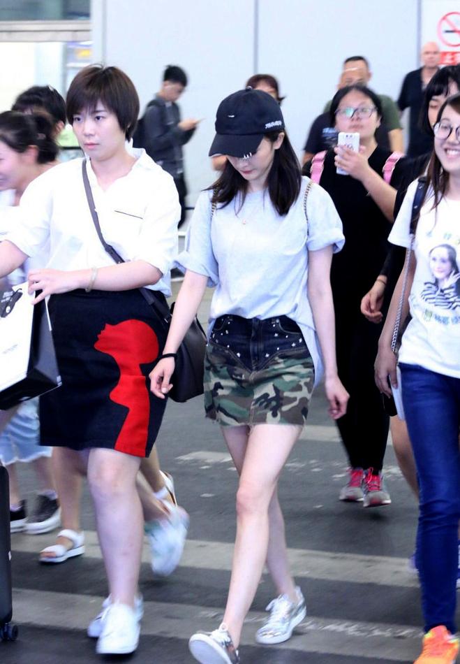 论私服只服杨幂 必杀技美腿美颜看呆你!