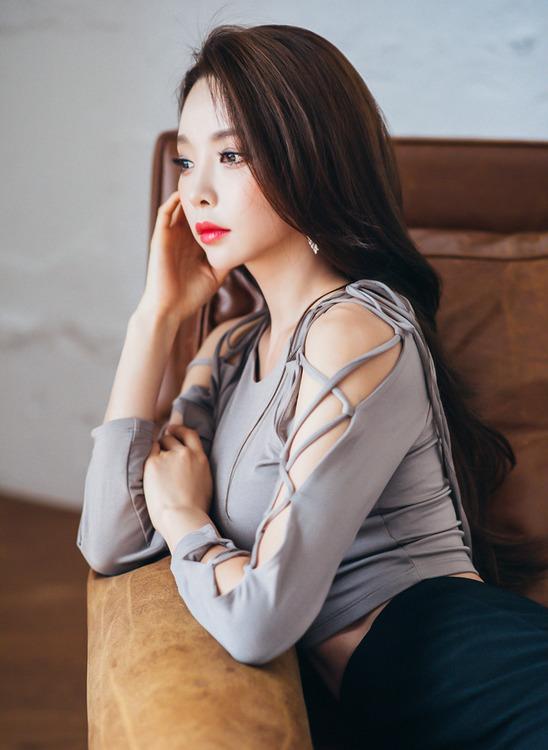 韩国美模居家写真秀长腿好身材 人美任性