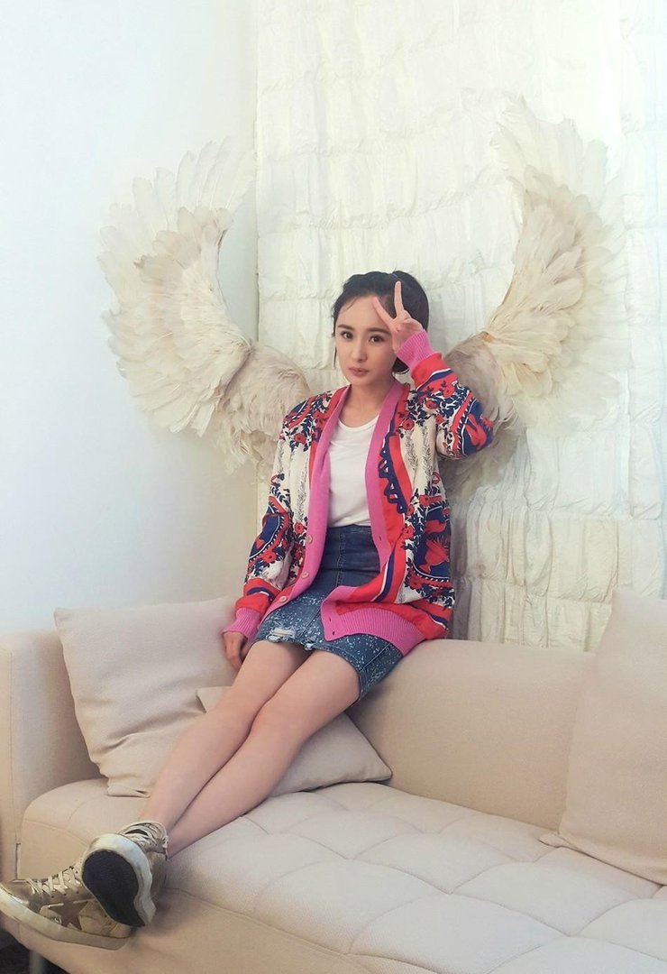 论私服只服杨幂 必杀技美腿美颜看呆你!