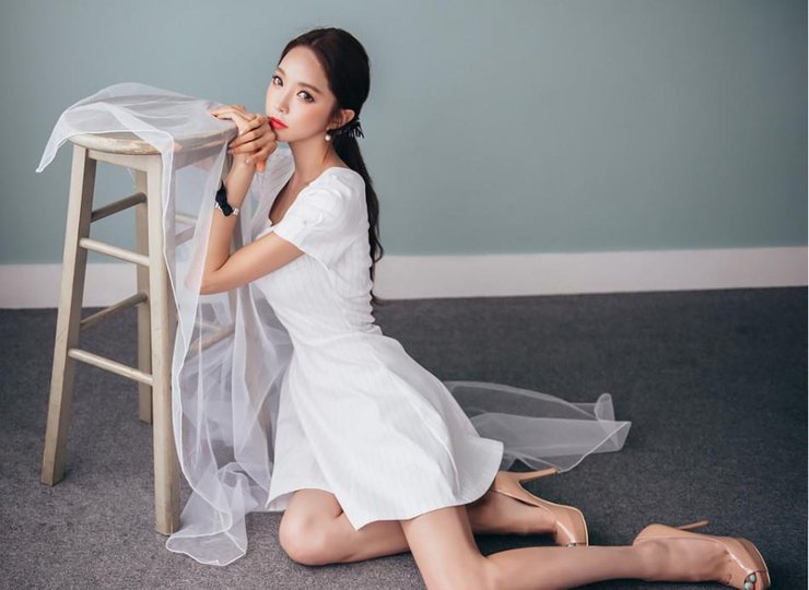 韩国美模居家写真秀长腿好身材 人美任性