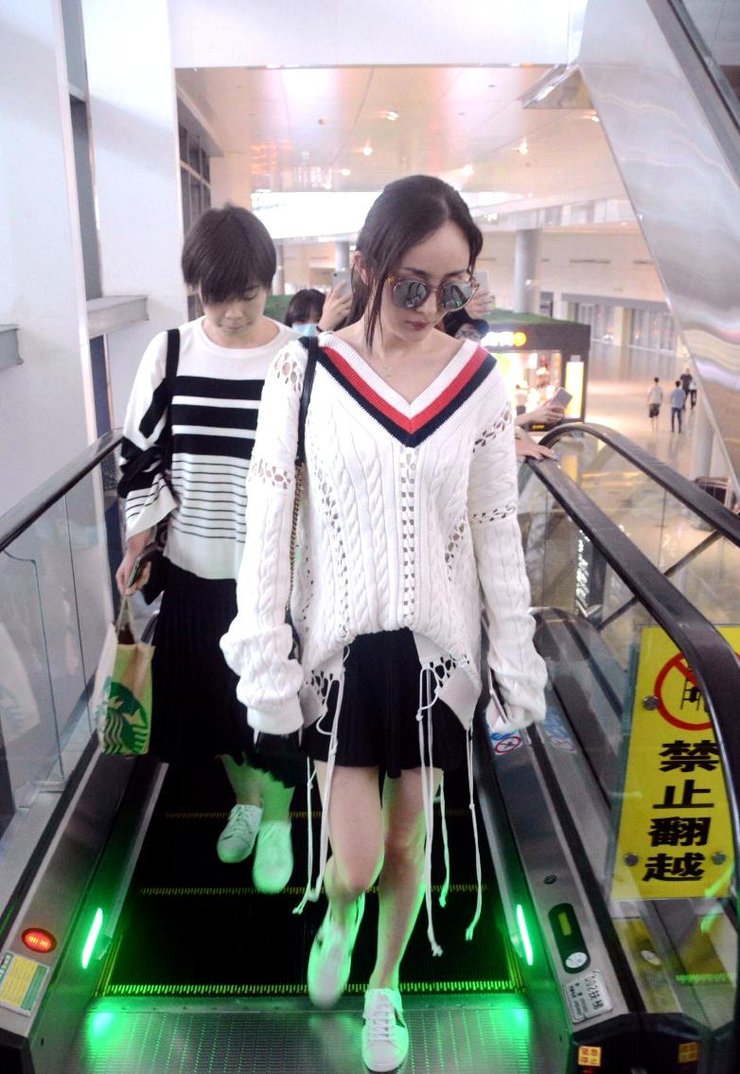 论私服只服杨幂 必杀技美腿美颜看呆你!