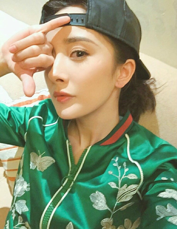 论私服只服杨幂 必杀技美腿美颜看呆你!