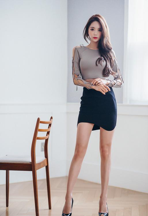 韩国美模居家写真秀长腿好身材 人美任性