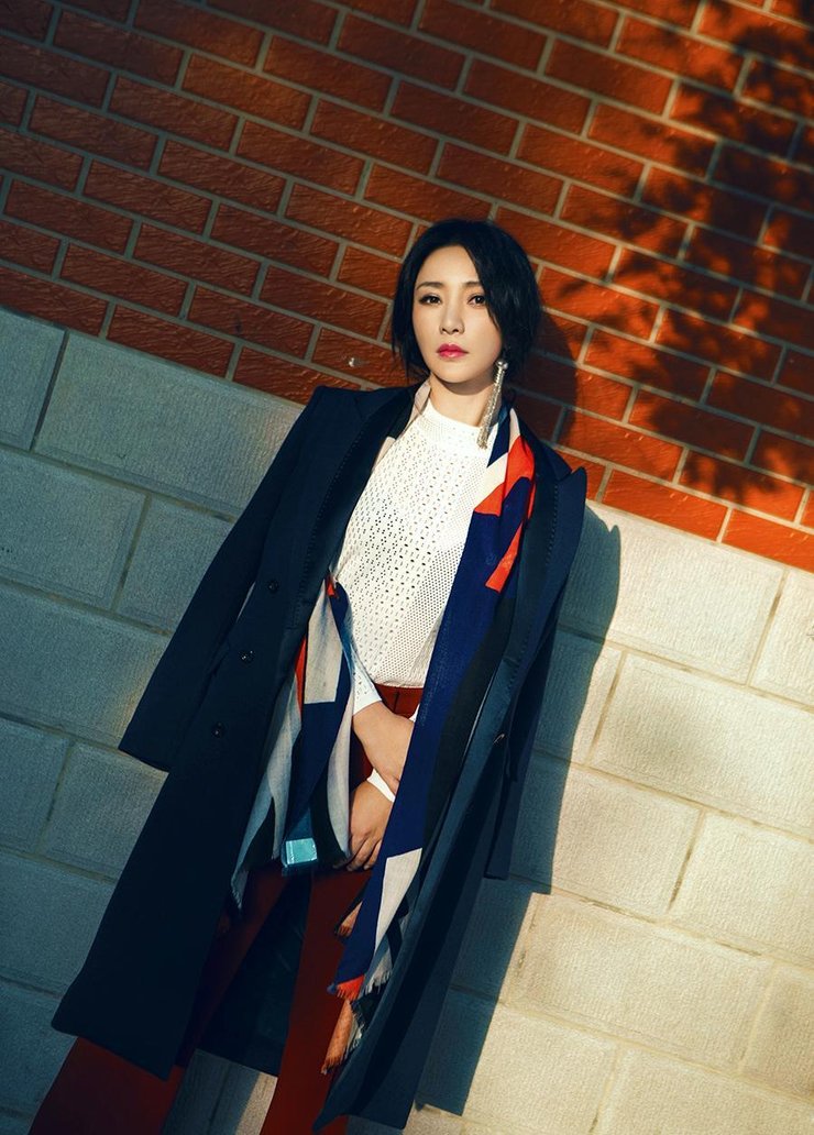 柳岩秋日写真 玩转御姐轻熟风御姐风范