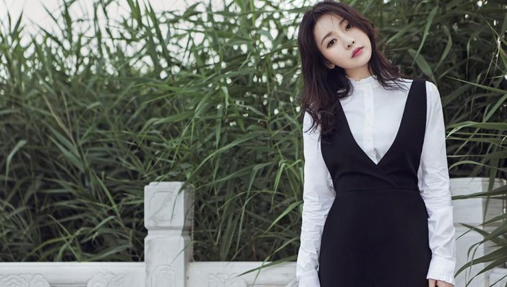 柳岩秋日写真 玩转御姐轻熟风御姐风范