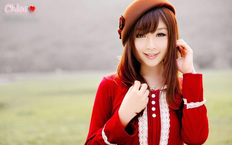 红衣少女秋季郊外可爱图片写真