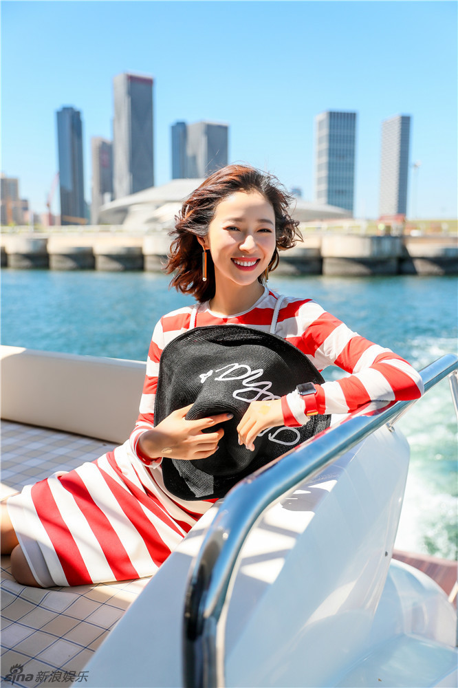 清新风!江一燕横条纹穿出明媚少女感