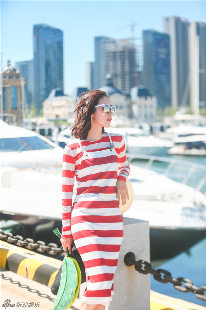 清新风!江一燕横条纹穿出明媚少女感