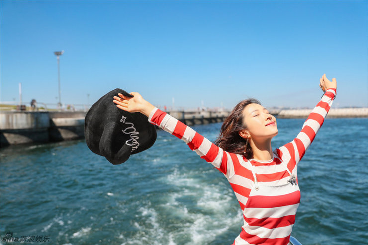 清新风!江一燕横条纹穿出明媚少女感