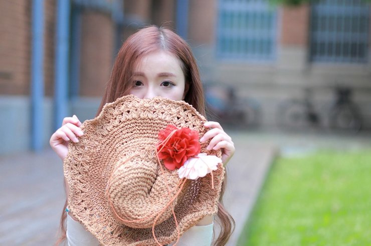 炎炎夏日赏花季节黄琳户外清纯甜美照