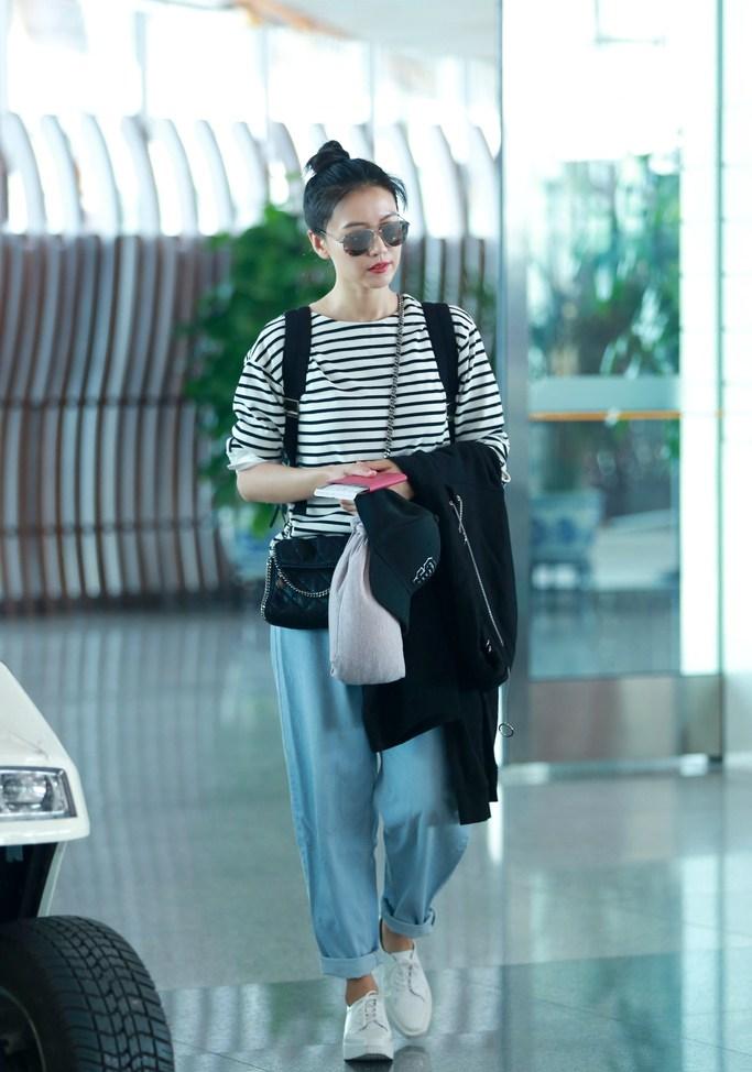 高圆圆提大箱变女汉子 飞加拿大与老公团聚