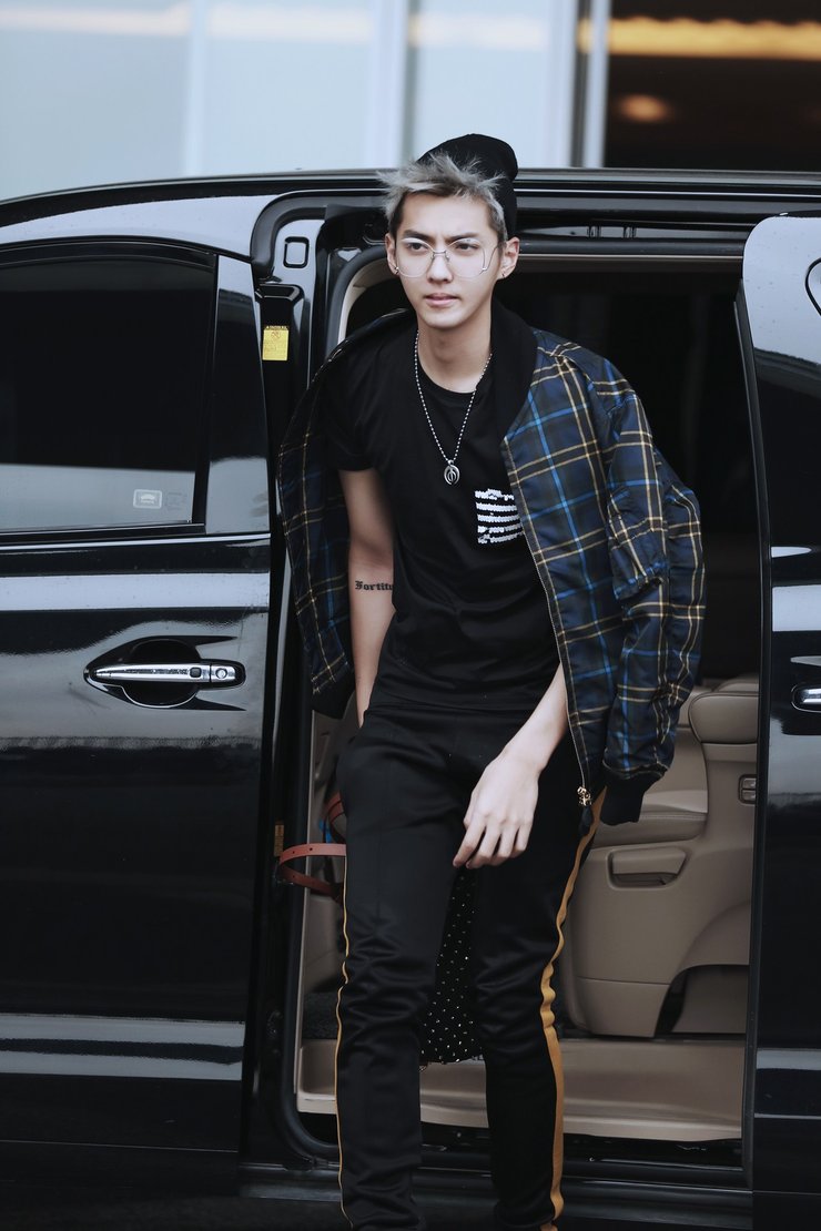 吴亦凡启程伦敦时装周