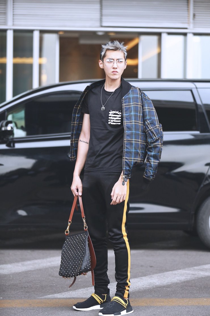 吴亦凡启程伦敦时装周