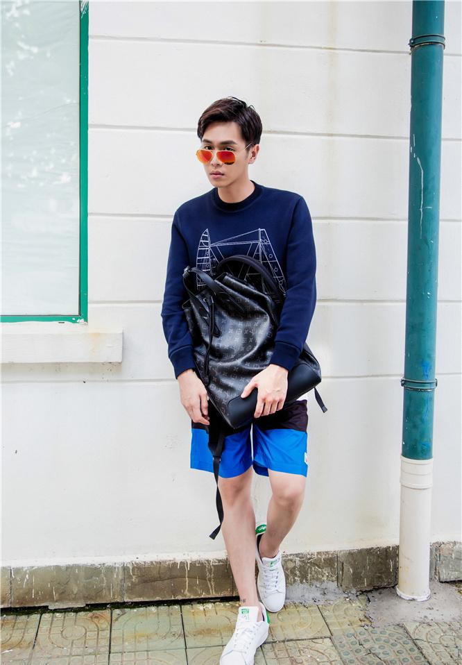 张若昀少年进行时 漫步街头变韩系漫撕男