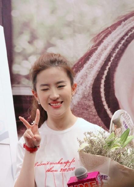 天仙一眨眼心脏都颤抖 刘亦菲Wink超可爱