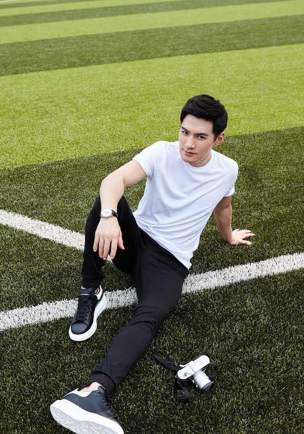 严屹宽校园写真曝光 粉丝：欠我一个宽学长