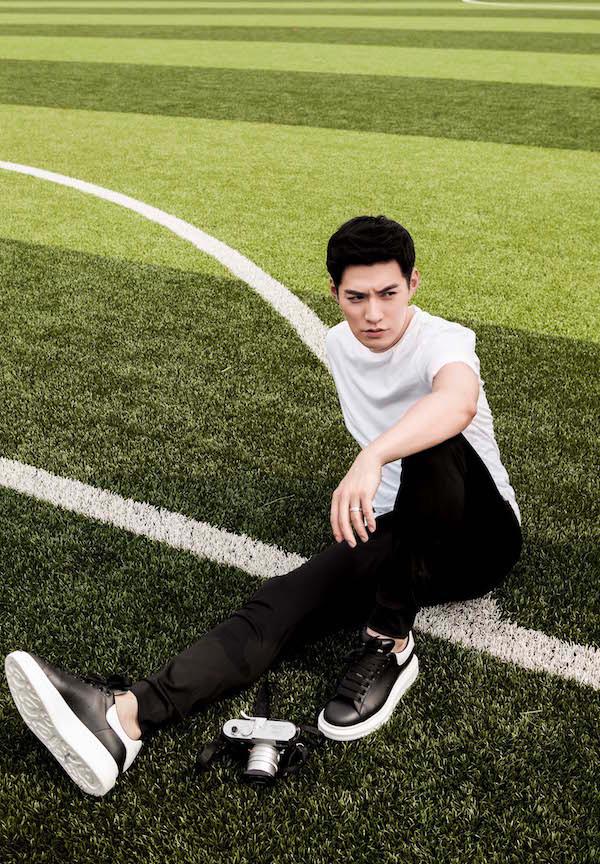 严屹宽校园写真曝光 粉丝：欠我一个宽学长