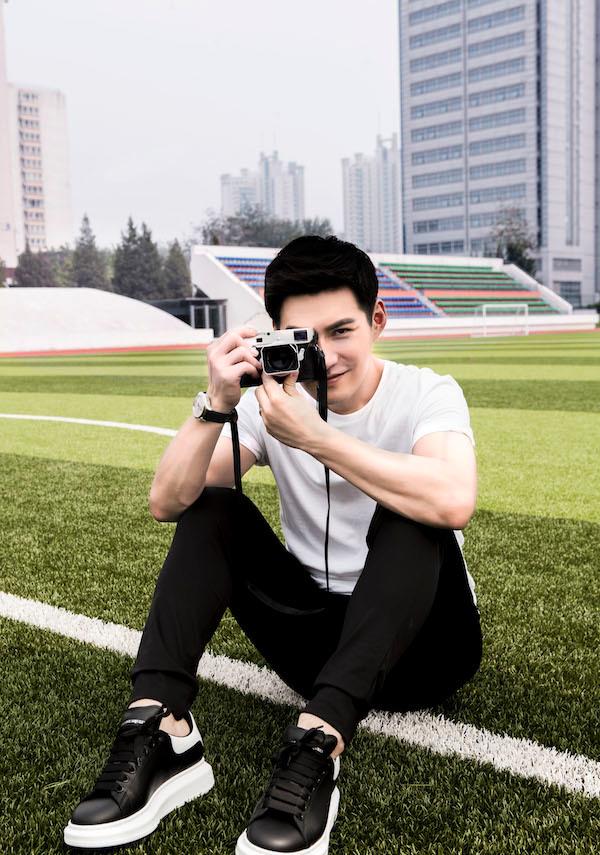 严屹宽校园写真曝光 粉丝：欠我一个宽学长