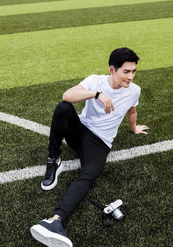 严屹宽校园写真曝光 粉丝：欠我一个宽学长