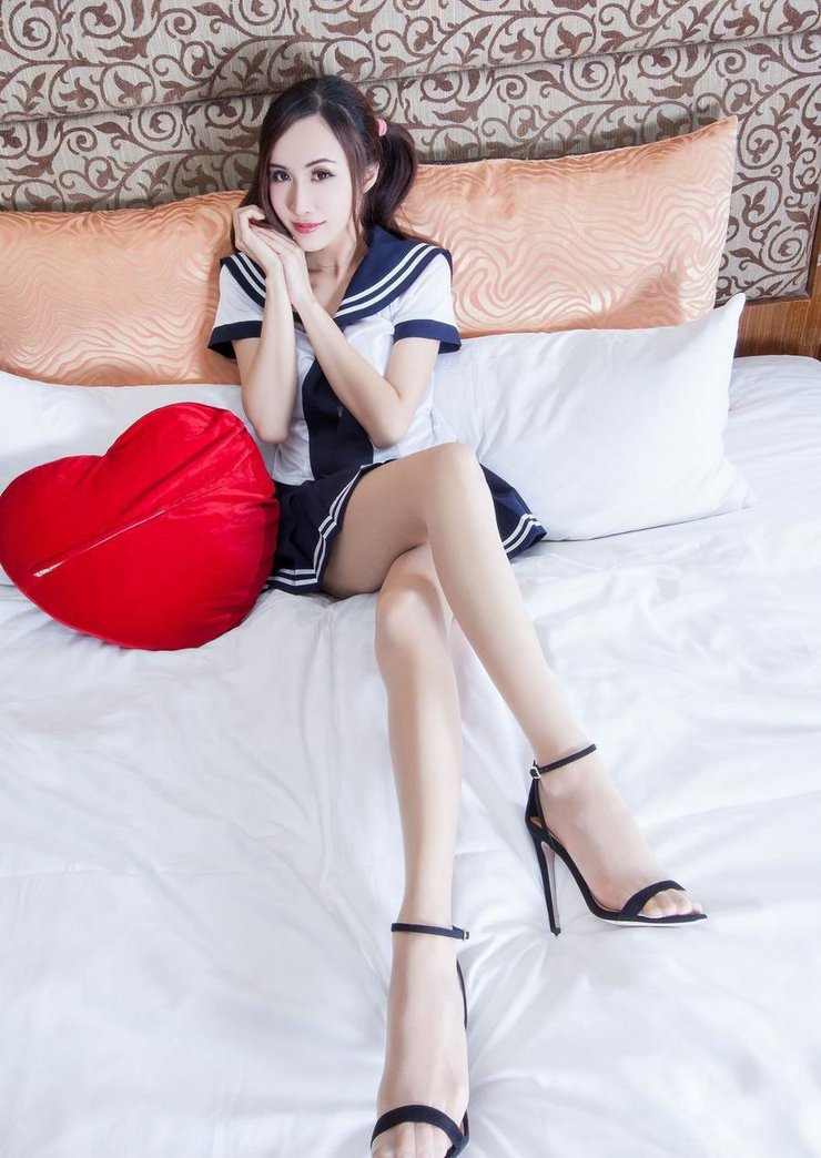 长发利落清爽美女笑容阳光灿烂