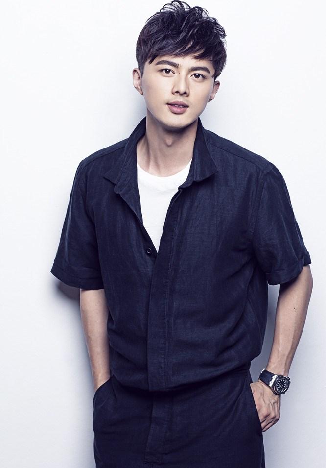 叶祖新最新时尚性感写真曝光