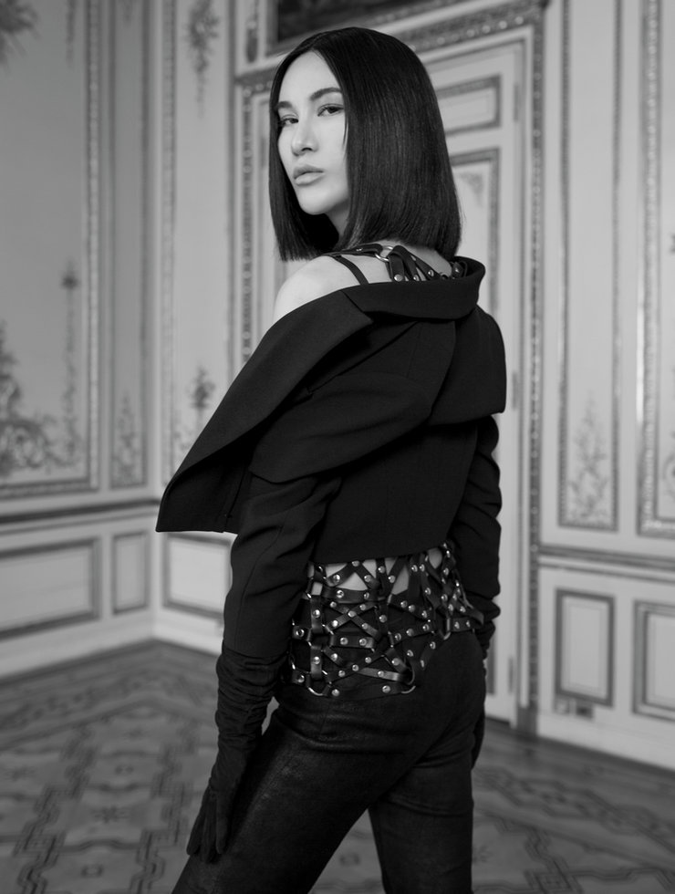 尚雯婕暗黑系新曲曝光 展力量感哥特造型